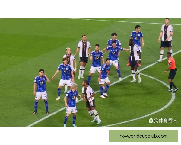 卡塔尔七号头球险失误 日本五后卫防守战术收效显著